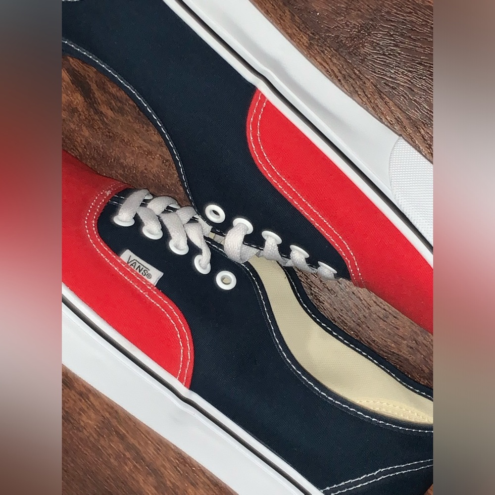 Vans - Picture 2 of 13